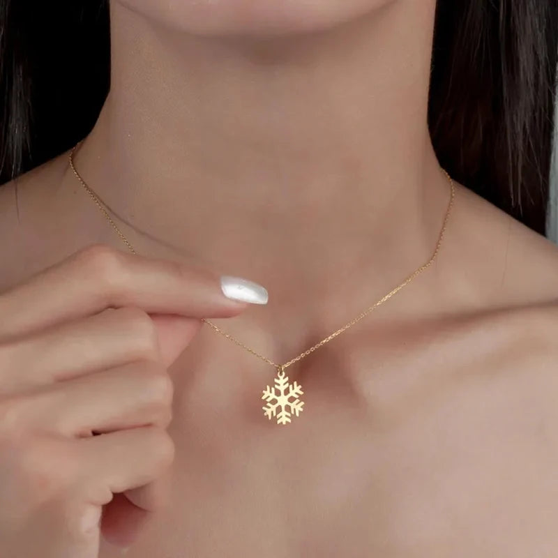 Hollow 18k Gold Plated Christmas Snowflake Pendant Necklace Stainless Steel