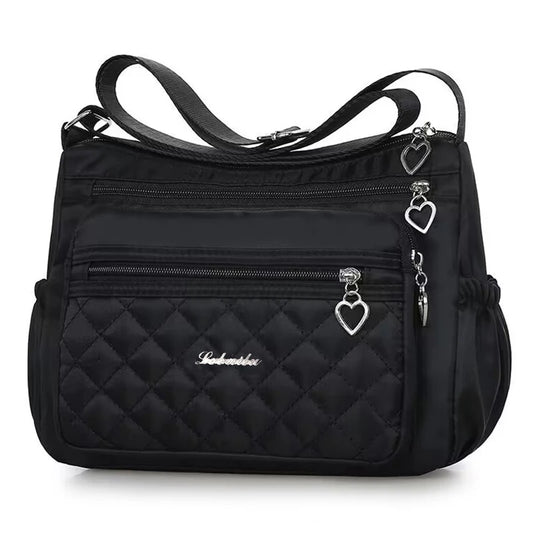 Bolso con detalles de corazón para uso diario