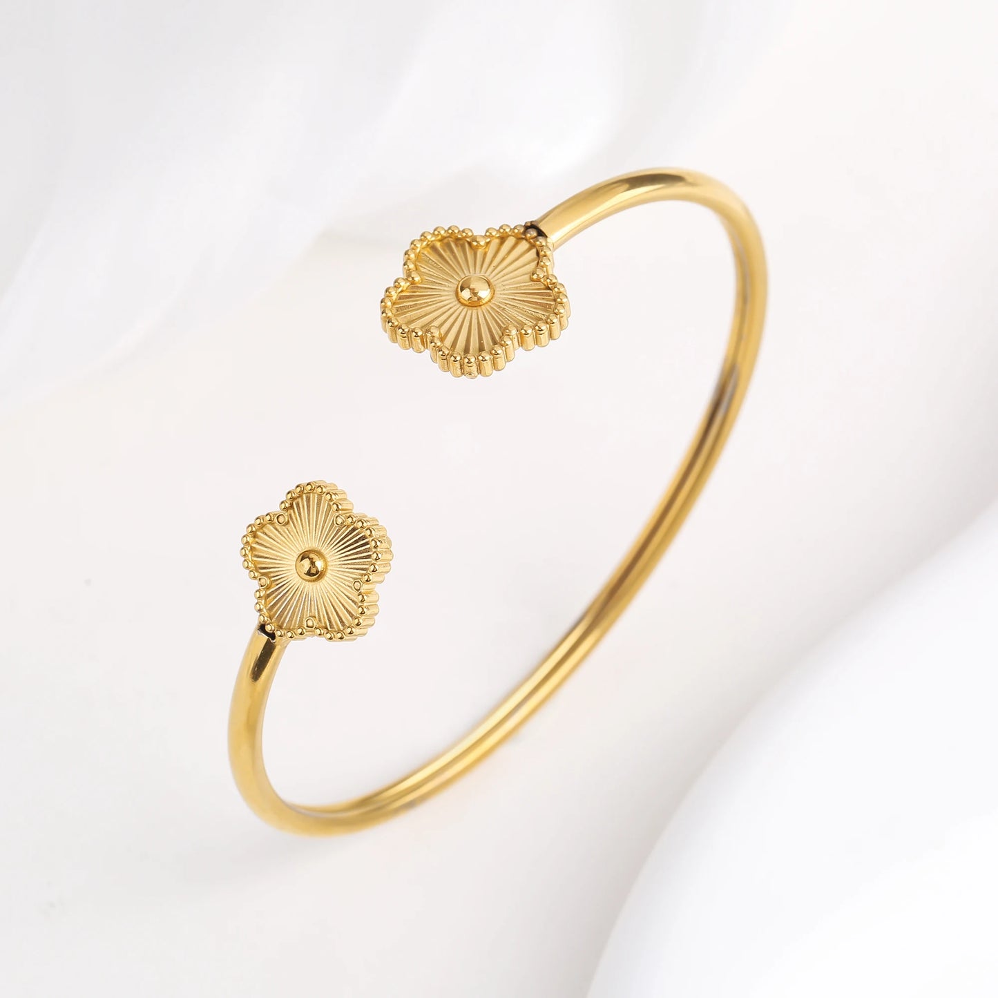 Metal Laser Five Leaf Flower Bracelet Necklace Earrings Jewelry Set