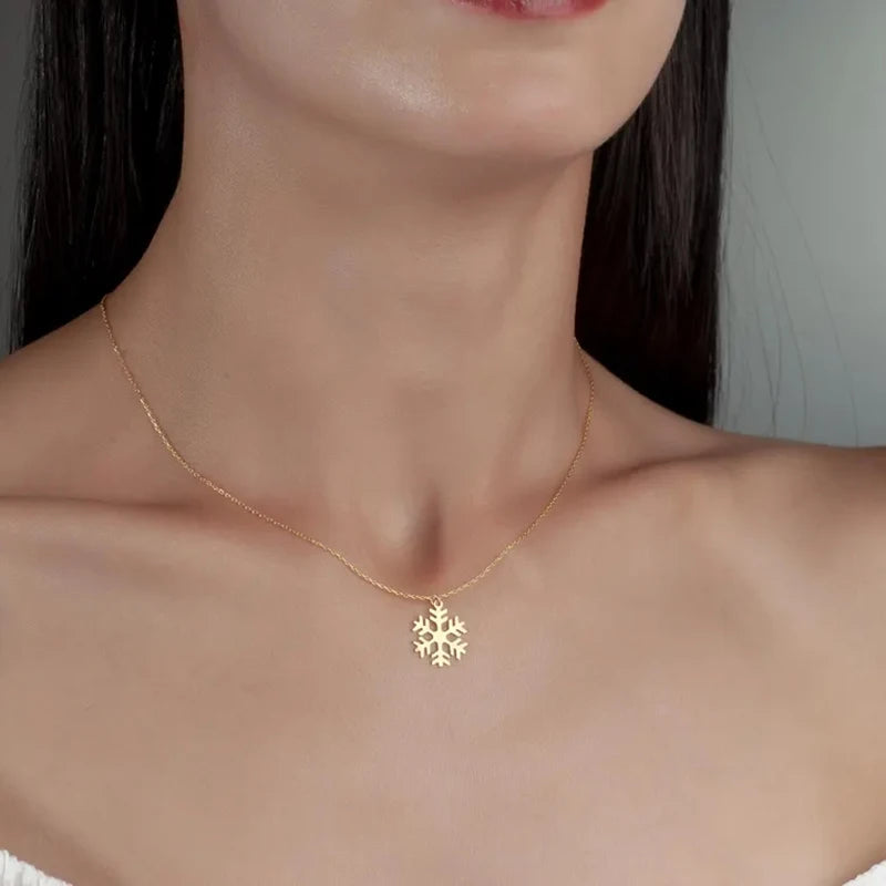 Hollow 18k Gold Plated Christmas Snowflake Pendant Necklace Stainless Steel